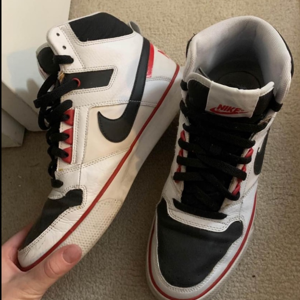 NIKE HIGH TOPS